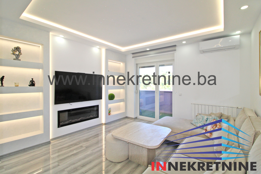 Atraktivan trosoban stan površine 74 m2, Titova ulica, Lukavac